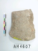 藏品(小型淺腰打製石斧)的圖片